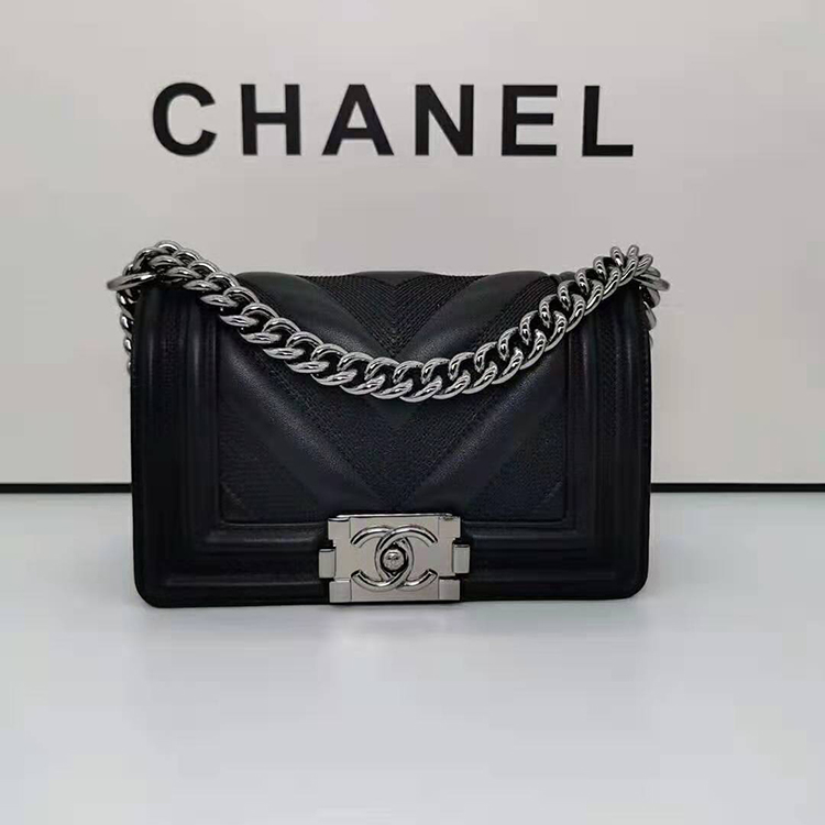 2019 Le Boy Chanel Flap Shoulder Bag