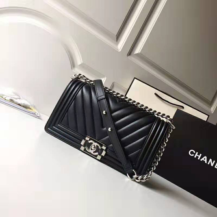 2019 Le Boy Chanel Flap Shoulder Bag