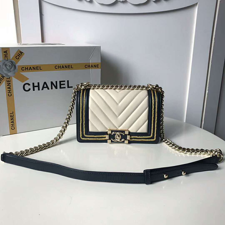 2019 Le Boy Chanel Flap Shoulder Bag