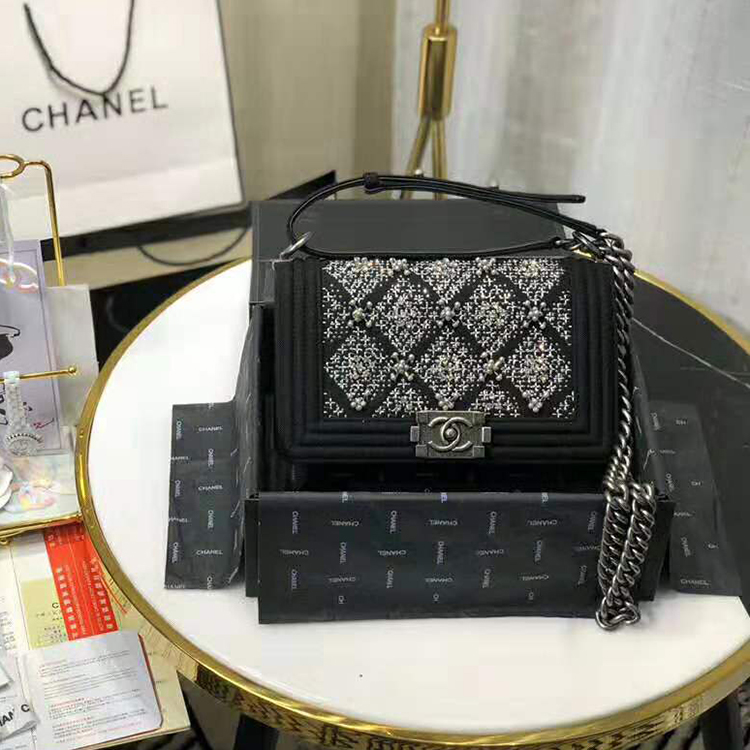 2019 Le Boy Chanel Flap Shoulder Bag