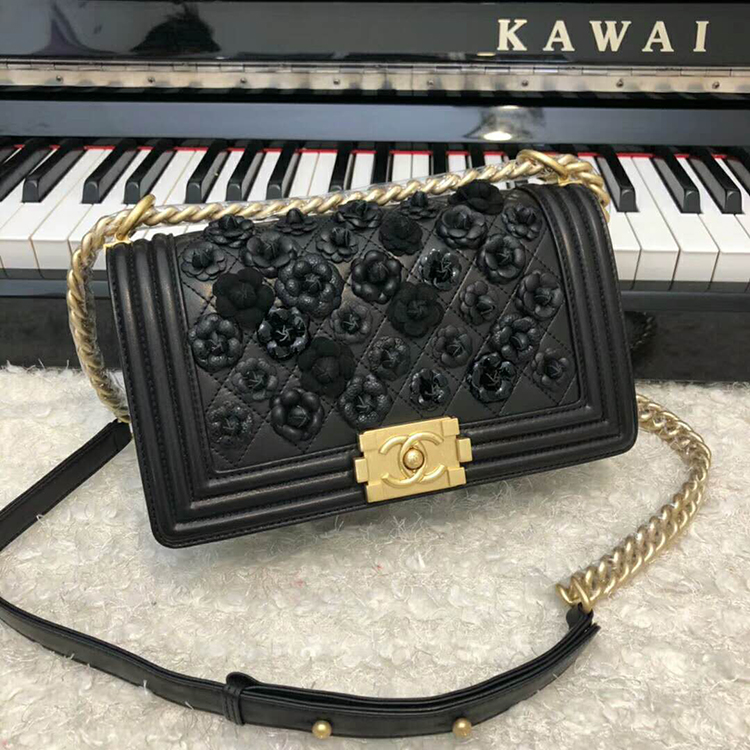 2019 Le Boy Chanel Flap Shoulder Bag