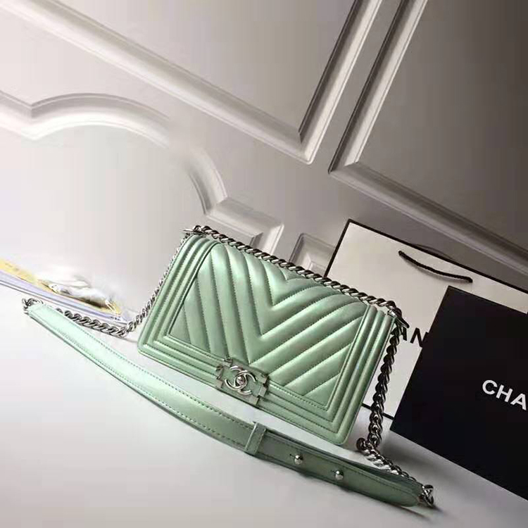 2019 Le Boy Chanel Flap Shoulder Bag