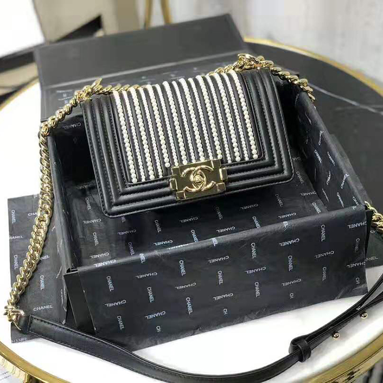 2019 Le Boy Chanel Flap Shoulder Bag