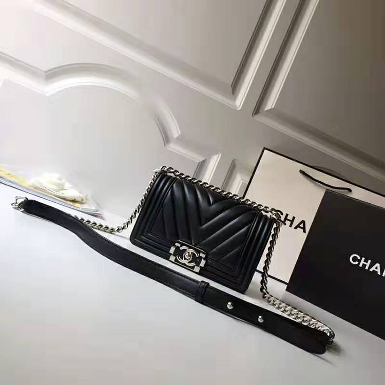 2019 Le Boy Chanel Flap Shoulder Bag