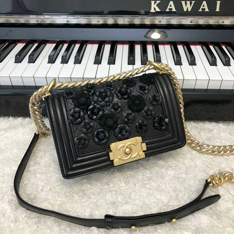 2019 Le Boy Chanel Flap Shoulder Bag