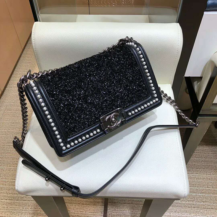 2019 Le Boy Chanel Flap Shoulder Bag