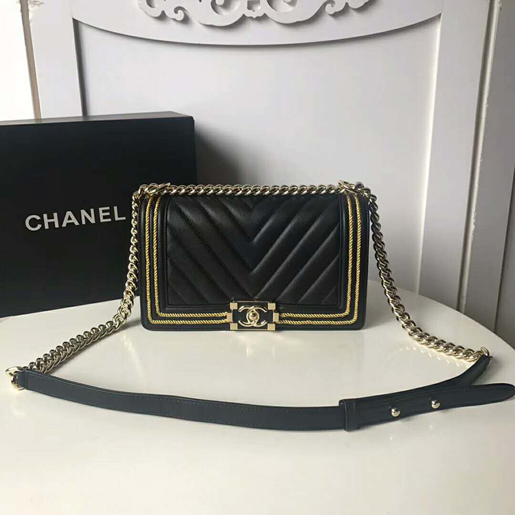 2019 Le Boy Chanel Flap Shoulder Bag