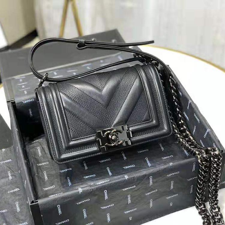 2019 Le Boy Chanel Flap Shoulder Bag