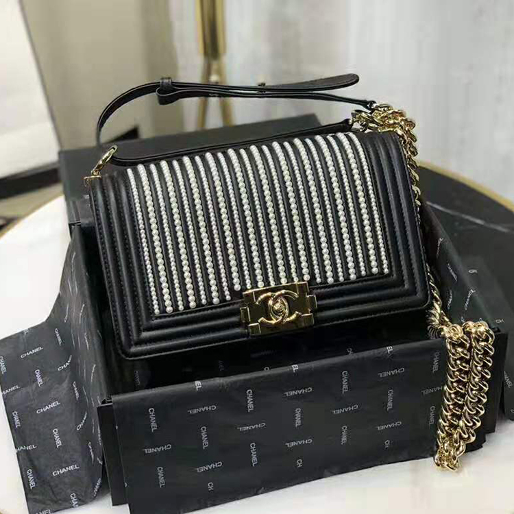 2019 Le Boy Chanel Flap Shoulder Bag