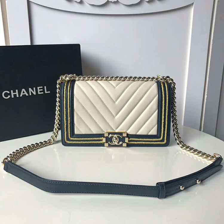 2019 Le Boy Chanel Flap Shoulder Bag