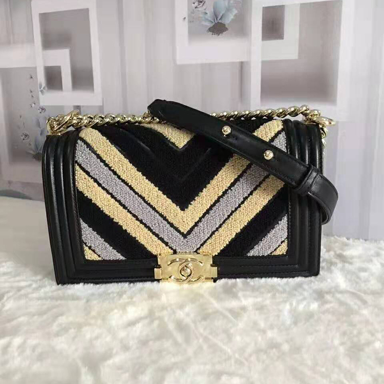 2019 Le Boy Chanel Flap Shoulder Bag