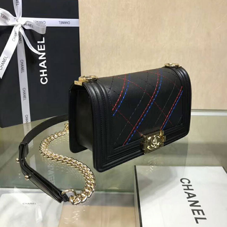 2019 Le Boy Chanel Flap Shoulder Bag