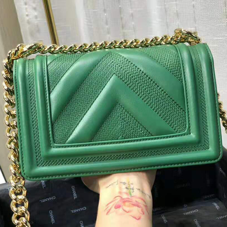 2019 Le Boy Chanel Flap Shoulder Bag