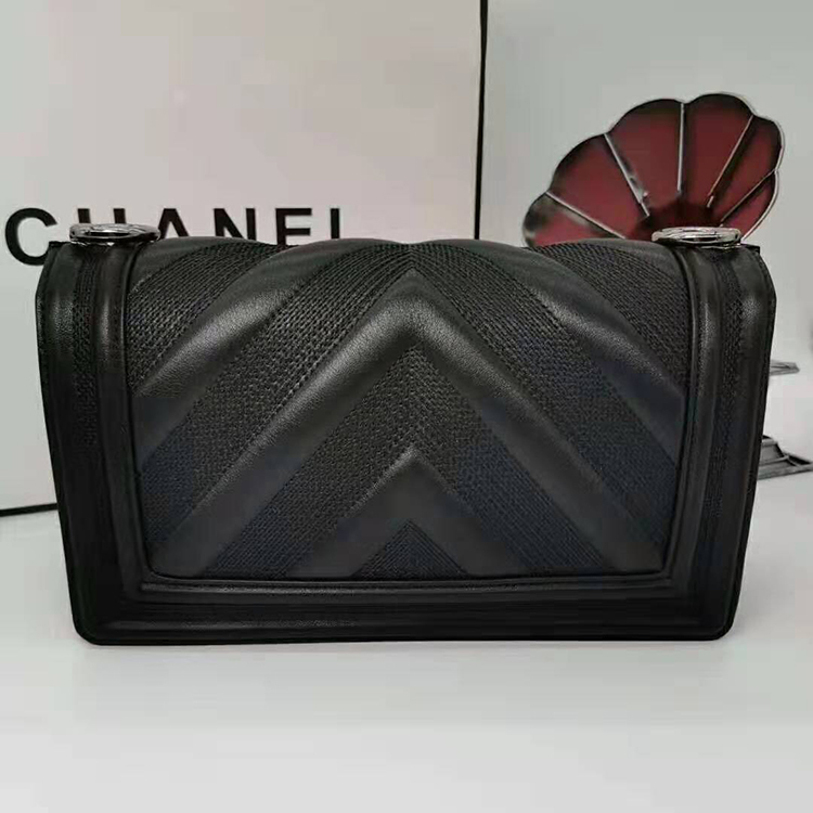 2019 Le Boy Chanel Flap Shoulder Bag