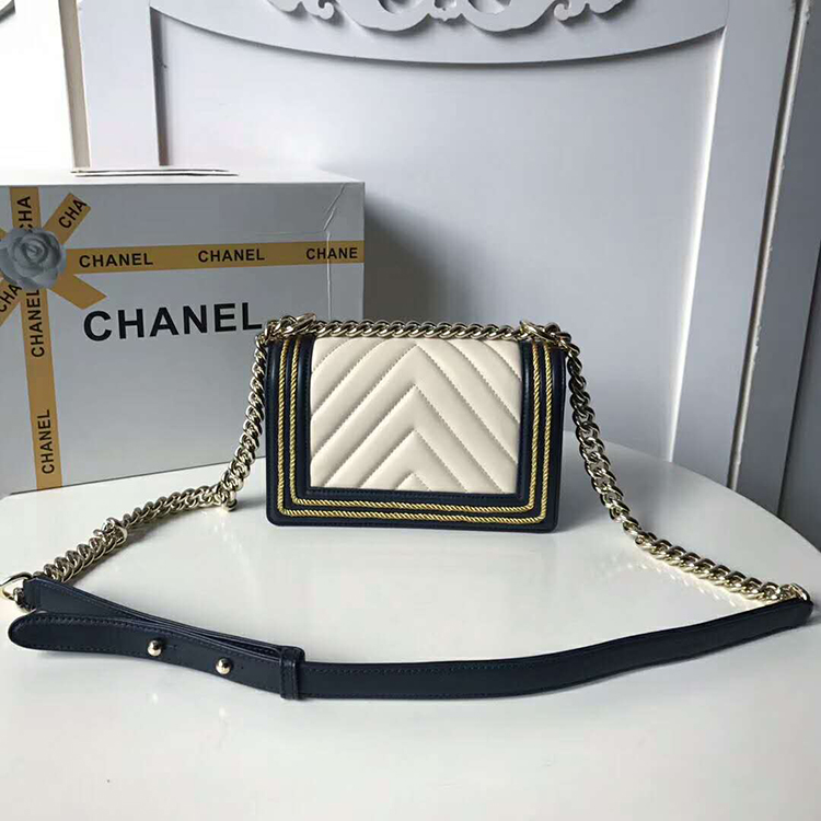 2019 Le Boy Chanel Flap Shoulder Bag