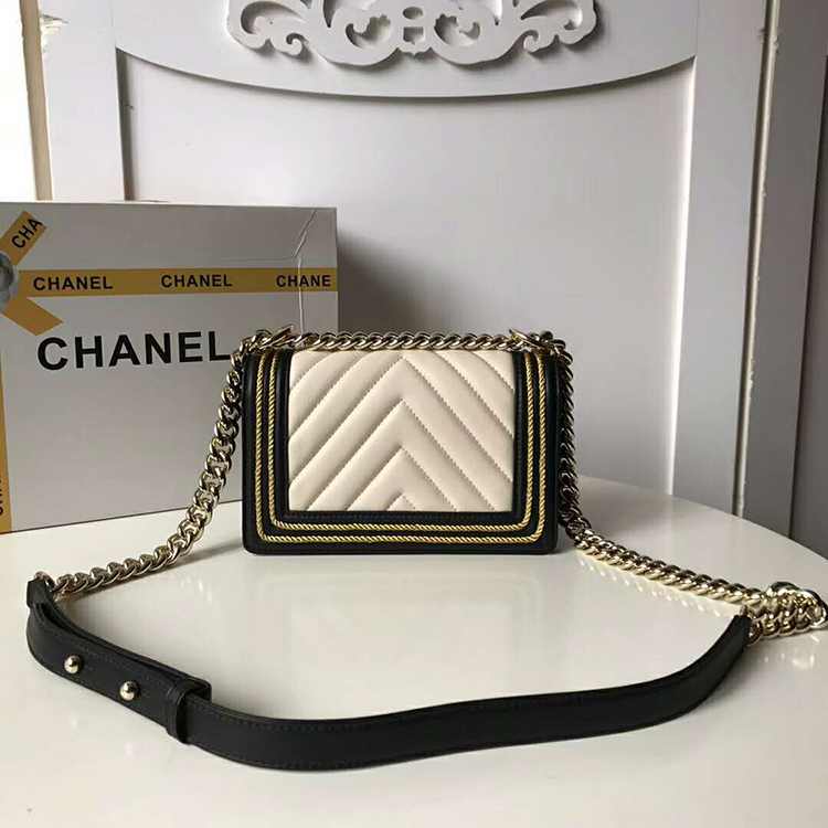 2019 Le Boy Chanel Flap Shoulder Bag