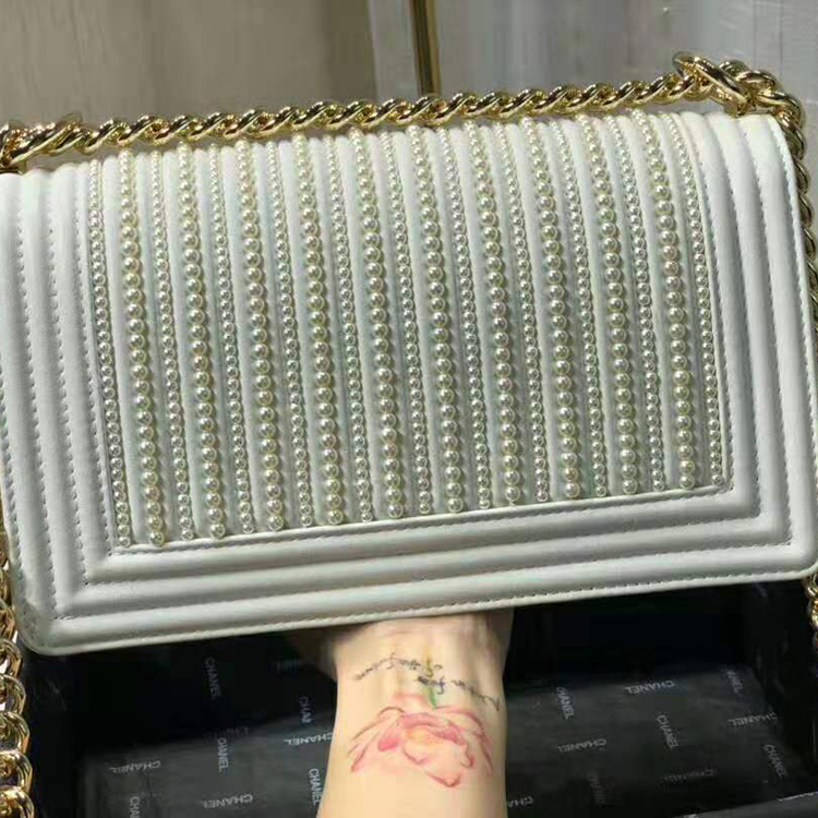 2019 Le Boy Chanel Flap Shoulder Bag