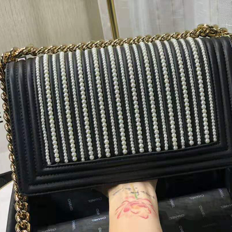 2019 Le Boy Chanel Flap Shoulder Bag