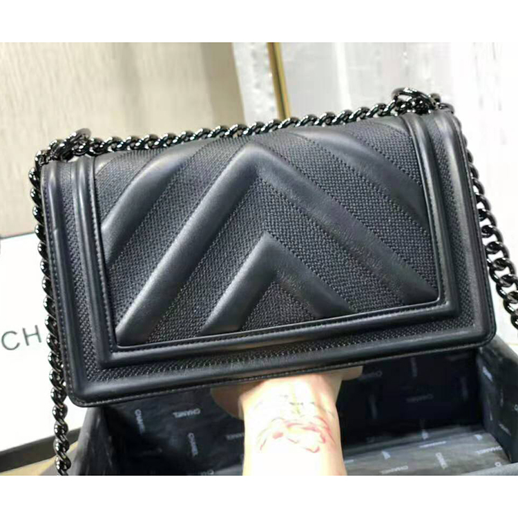 2019 Le Boy Chanel Flap Shoulder Bag