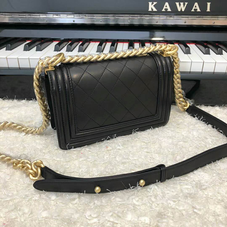 2019 Le Boy Chanel Flap Shoulder Bag