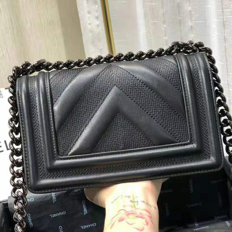 2019 Le Boy Chanel Flap Shoulder Bag