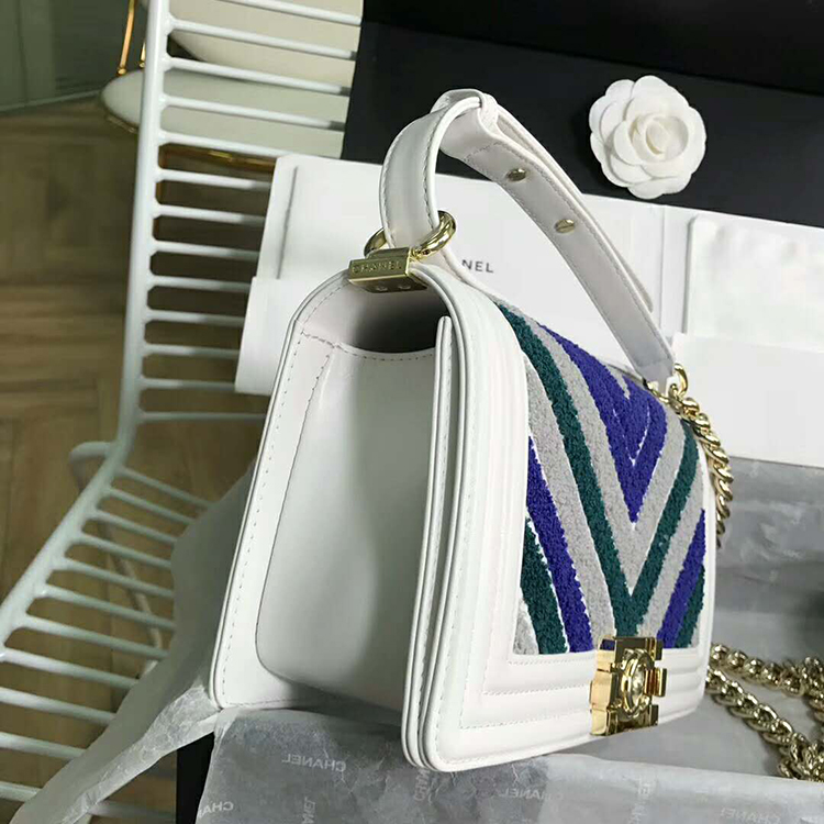 2019 Le Boy Chanel Flap Shoulder Bag