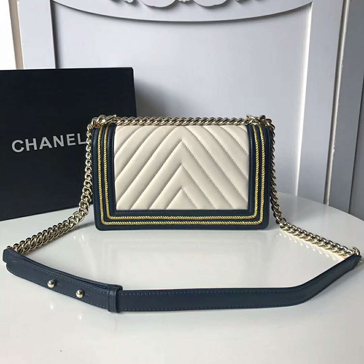 2019 Le Boy Chanel Flap Shoulder Bag