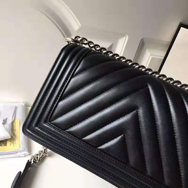 2019 Le Boy Chanel Flap Shoulder Bag