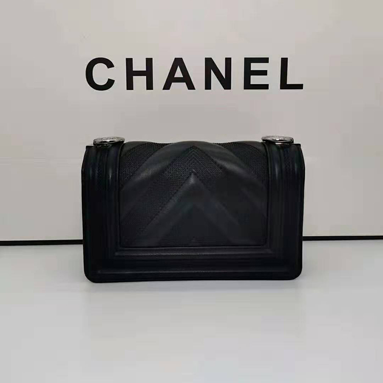 2019 Le Boy Chanel Flap Shoulder Bag