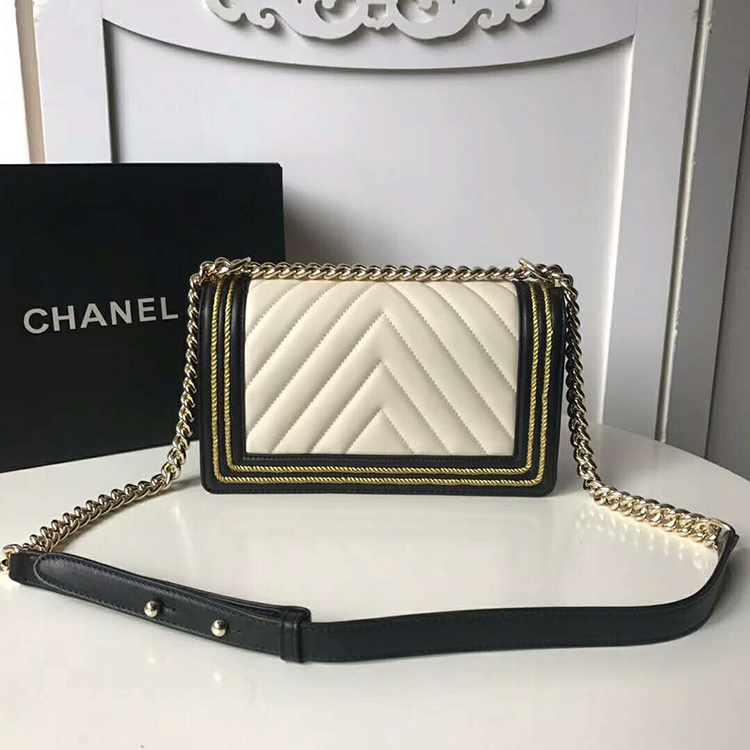 2019 Le Boy Chanel Flap Shoulder Bag