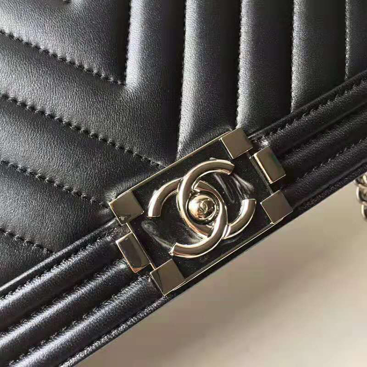 2019 Le Boy Chanel Flap Shoulder Bag