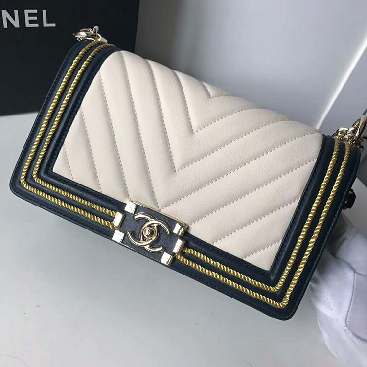 2019 Le Boy Chanel Flap Shoulder Bag