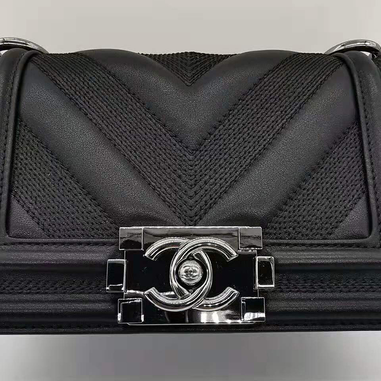 2019 Le Boy Chanel Flap Shoulder Bag