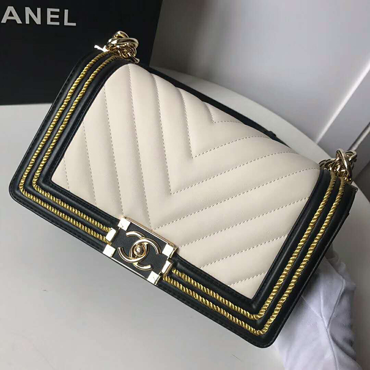 2019 Le Boy Chanel Flap Shoulder Bag