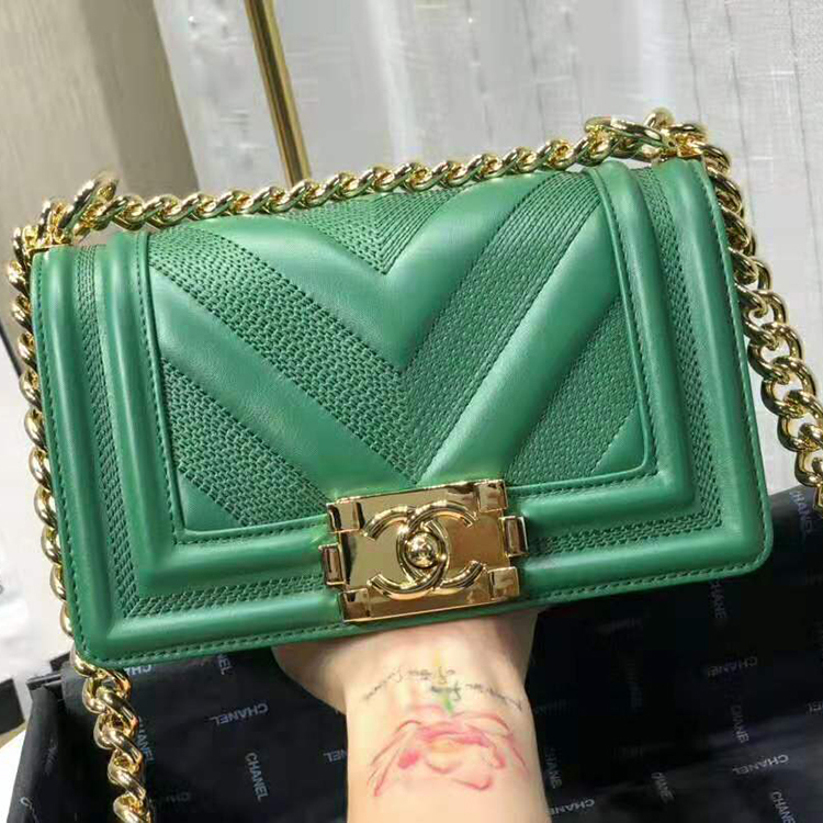 2019 Le Boy Chanel Flap Shoulder Bag