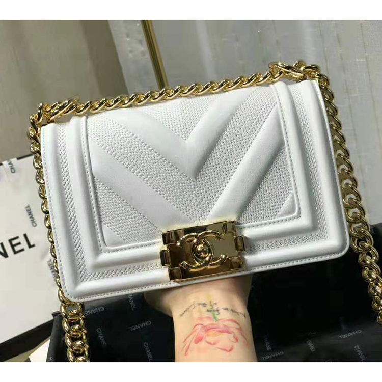 2019 Le Boy Chanel Flap Shoulder Bag