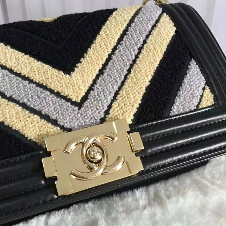 2019 Le Boy Chanel Flap Shoulder Bag