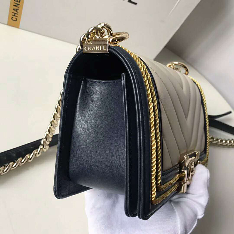 2019 Le Boy Chanel Flap Shoulder Bag