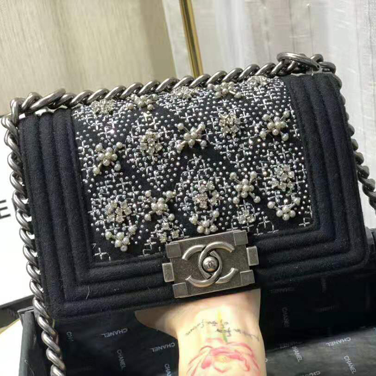 2019 Le Boy Chanel Flap Shoulder Bag