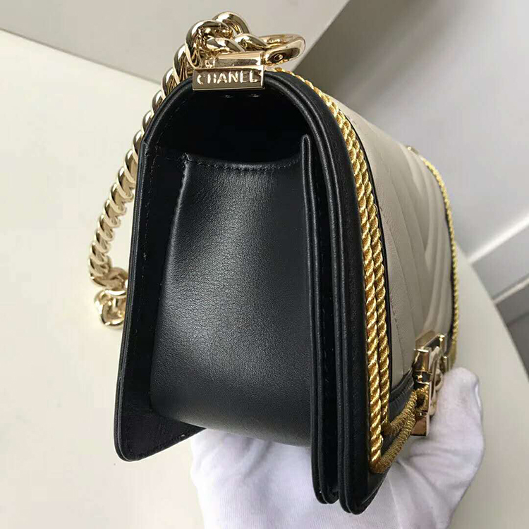 2019 Le Boy Chanel Flap Shoulder Bag