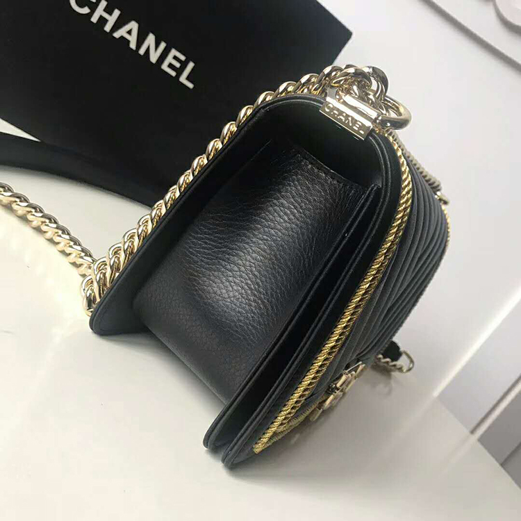 2019 Le Boy Chanel Flap Shoulder Bag