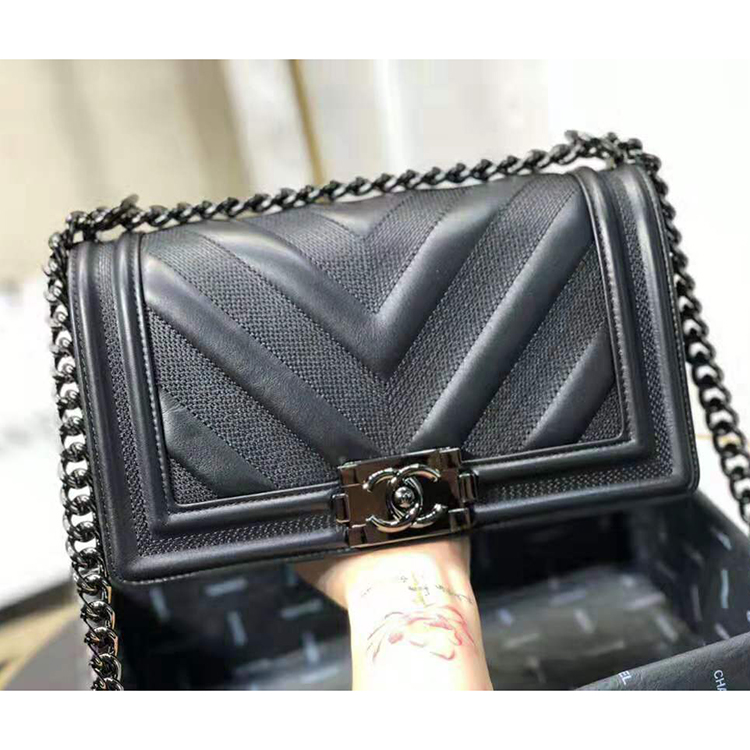 2019 Le Boy Chanel Flap Shoulder Bag