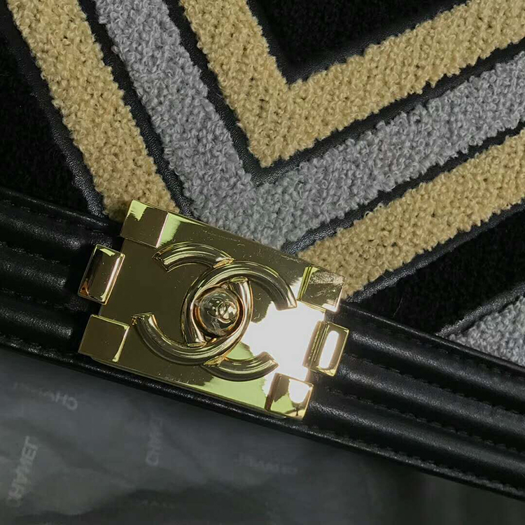 2019 Le Boy Chanel Flap Shoulder Bag