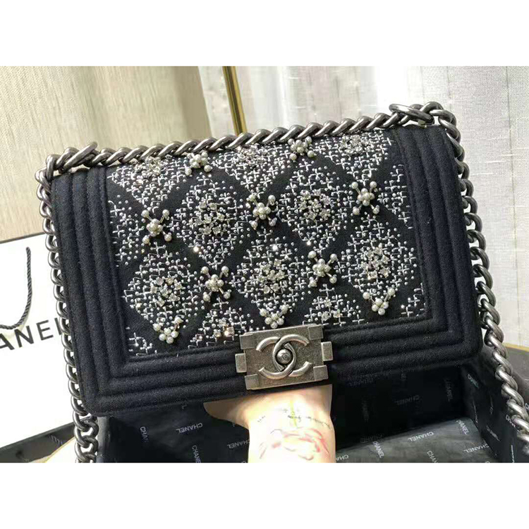 2019 Le Boy Chanel Flap Shoulder Bag