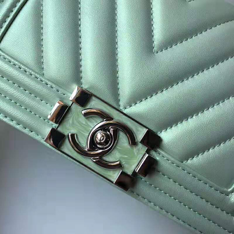 2019 Le Boy Chanel Flap Shoulder Bag