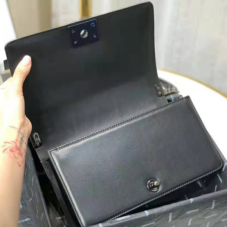 2019 Le Boy Chanel Flap Shoulder Bag