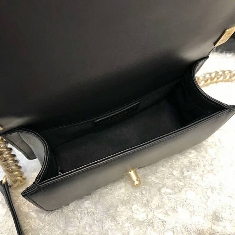 2019 Le Boy Chanel Flap Shoulder Bag