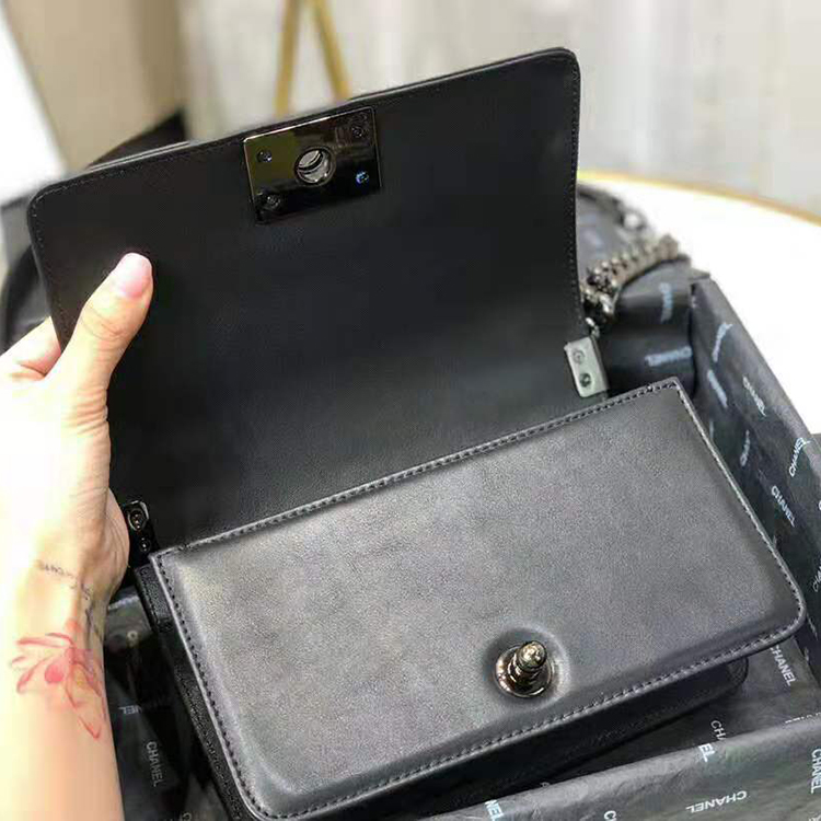 2019 Le Boy Chanel Flap Shoulder Bag