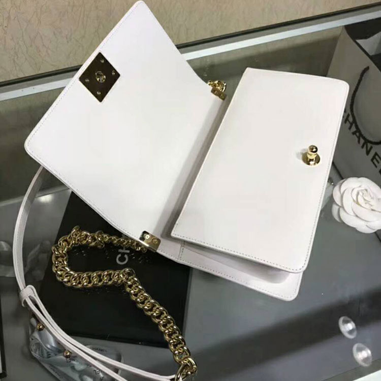 2019 Le Boy Chanel Flap Shoulder Bag