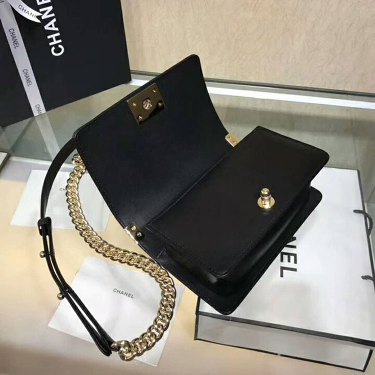 2019 Le Boy Chanel Flap Shoulder Bag